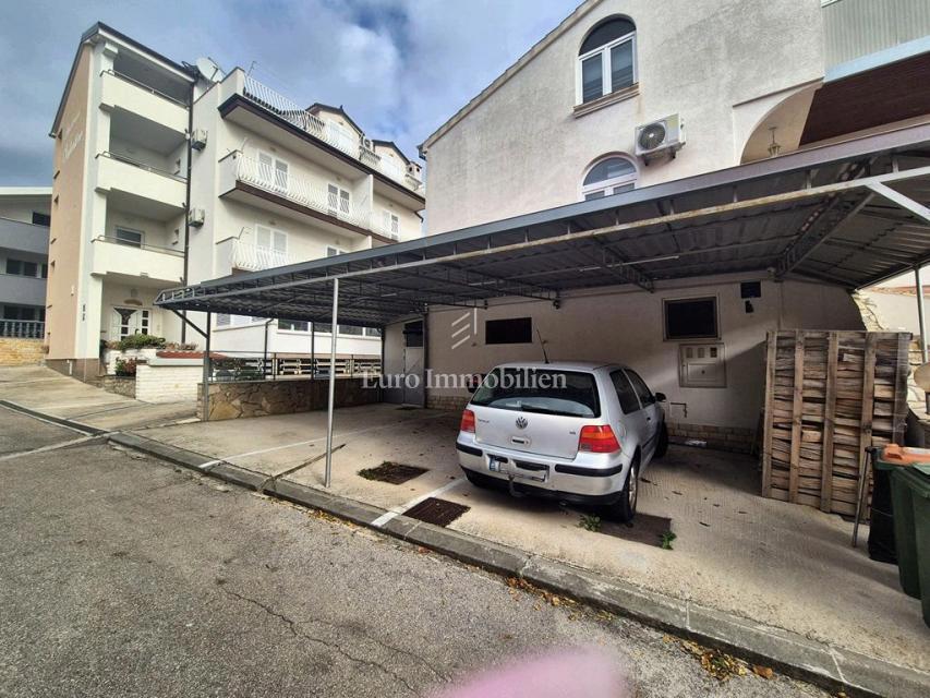 Vodice - casa con 3 appartamenti