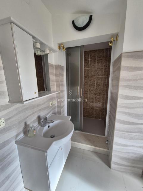 Vodice - casa con 3 appartamenti