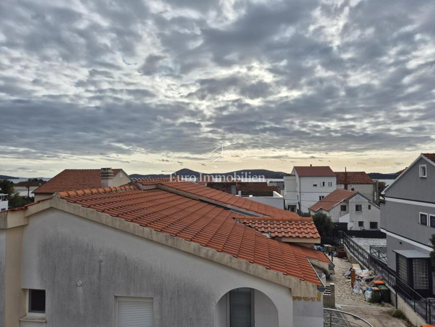 Vodice - casa con 3 appartamenti