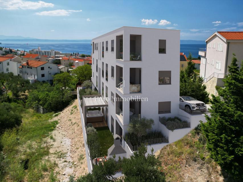 Tučepi - villa di nuova costruzione con 4 appartamenti