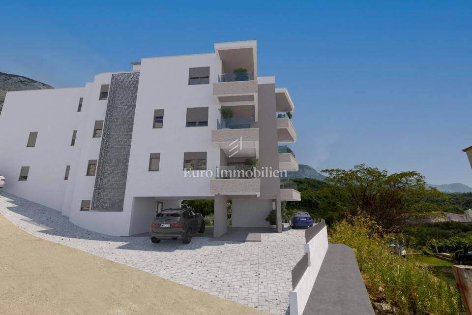 Tučepi - villa di nuova costruzione con 4 appartamenti