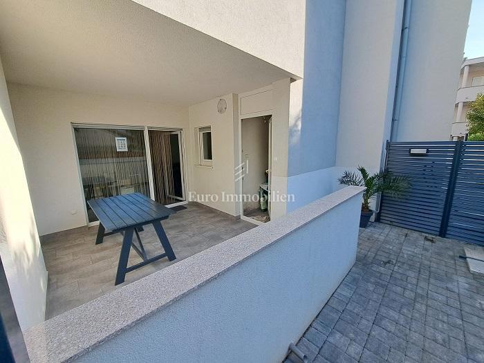 Novalja - appartamento al piano terra con cortile