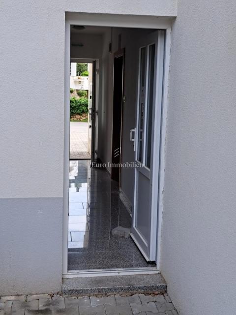 Novalja - appartamento al piano terra con cortile