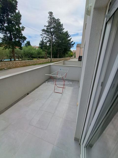 Novalja - appartamento al piano terra con cortile