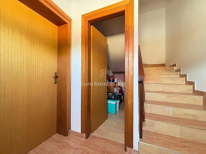 Pag - due appartamenti al piano terra della casa