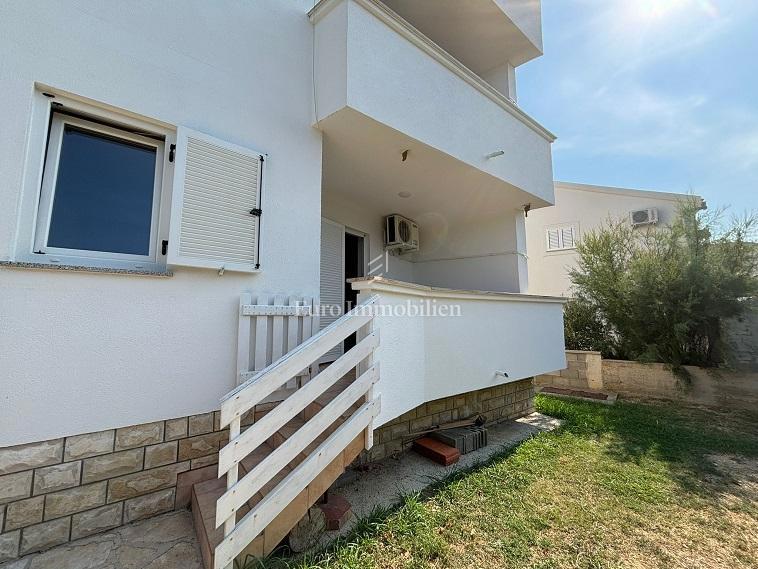 Pag - due appartamenti al piano terra della casa