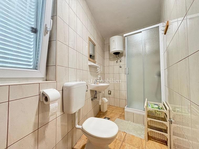 Pag - due appartamenti al piano terra della casa