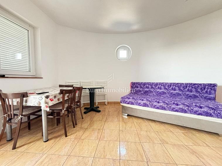 Pag - due appartamenti al piano terra della casa