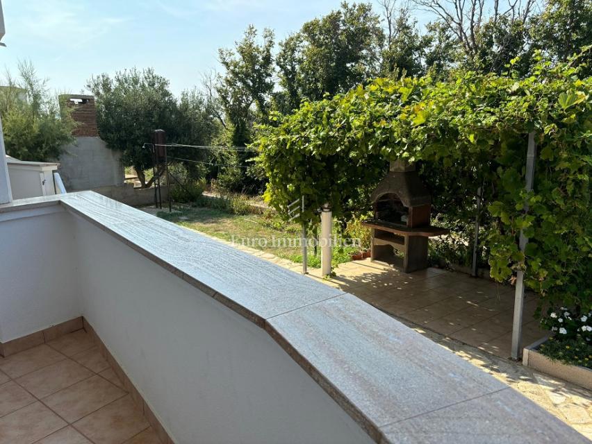 Pag - due appartamenti al piano terra della casa