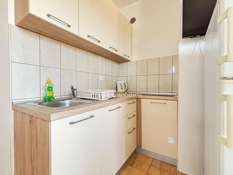 Pag - due appartamenti al piano terra della casa