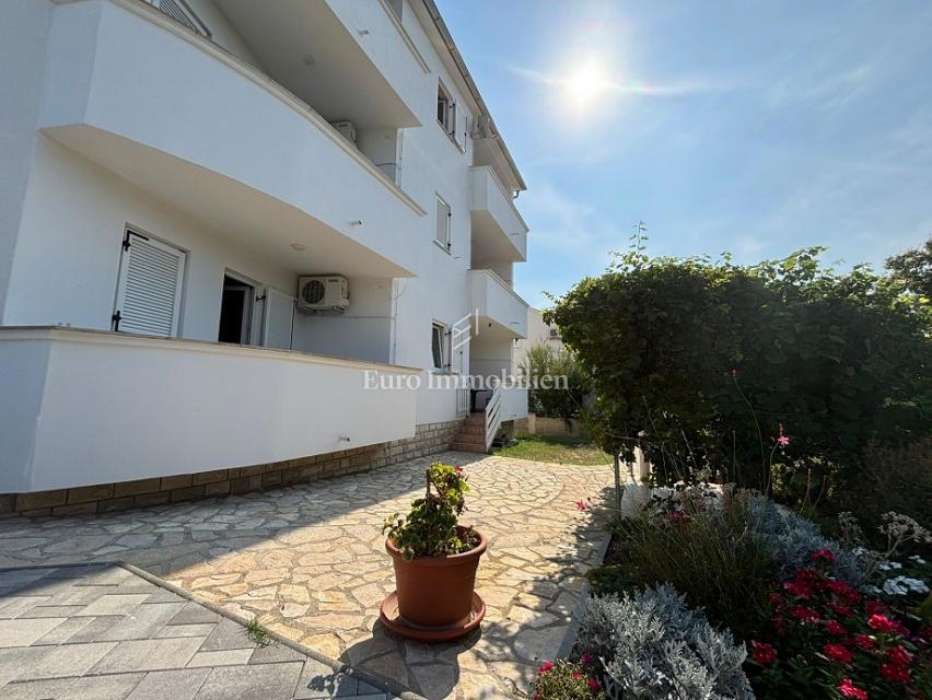 Pag - due appartamenti al piano terra della casa