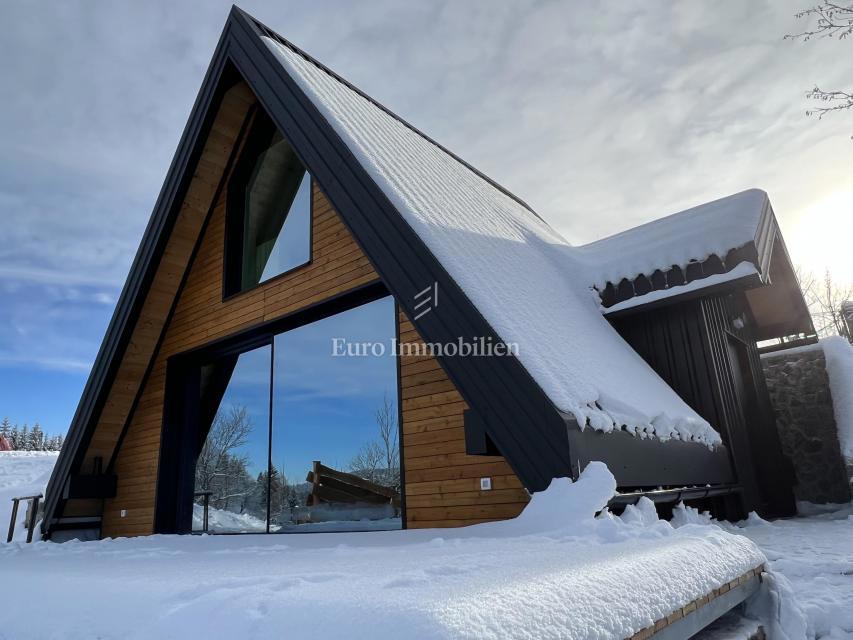 Kupjak - casa di legno con quattro edifici