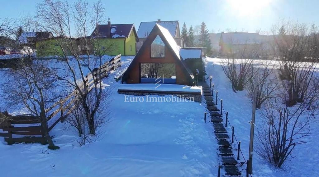 Kupjak - casa di legno con quattro edifici