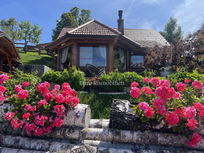 Kupjak - casa di legno con quattro edifici