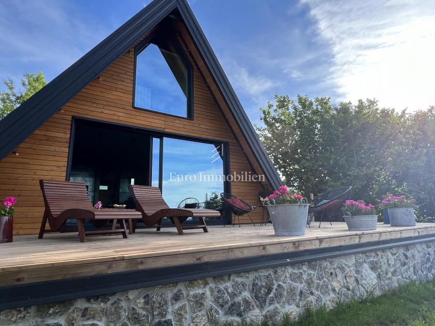 Kupjak - casa di legno con quattro edifici