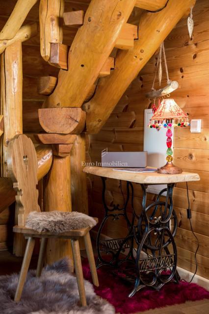 Kupjak - casa di legno con quattro edifici