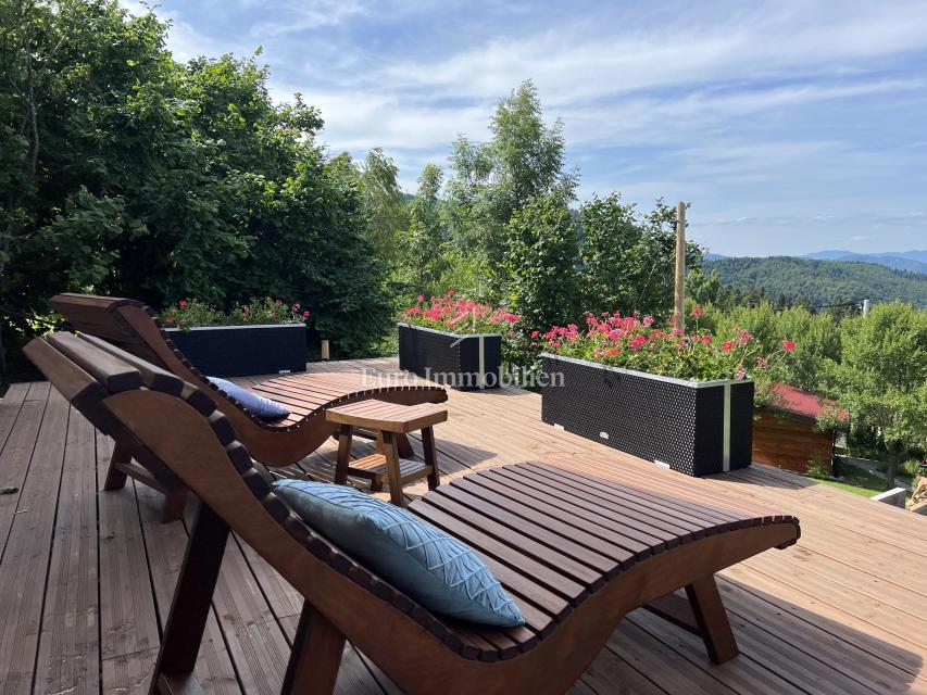 Kupjak - casa di legno con quattro edifici