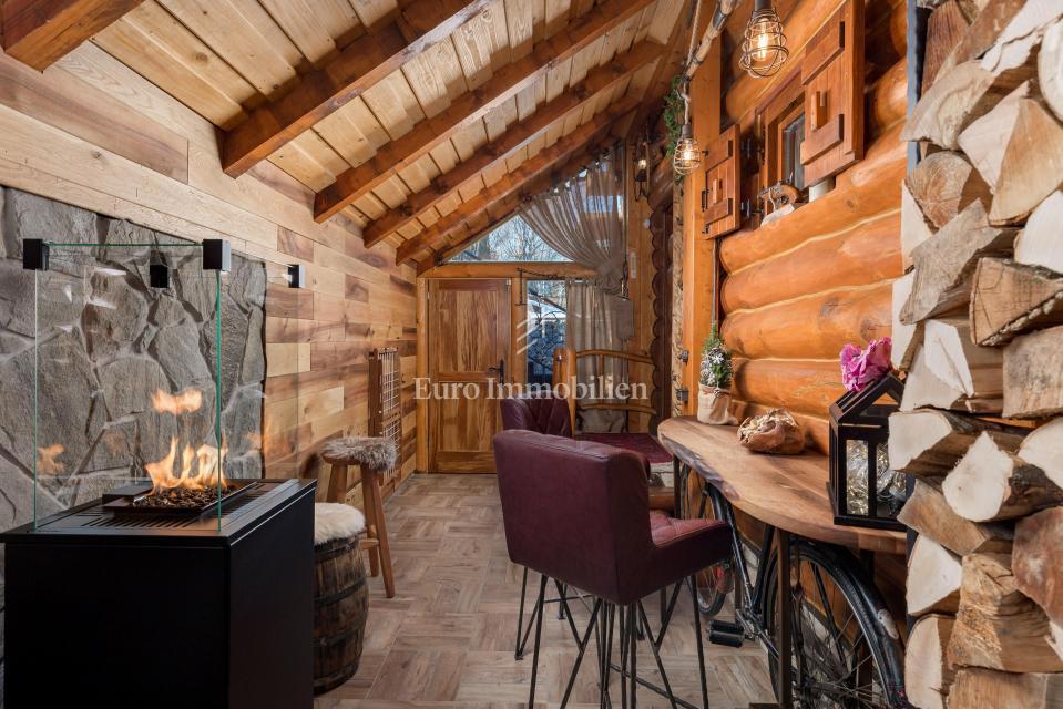 Kupjak - casa di legno con quattro edifici