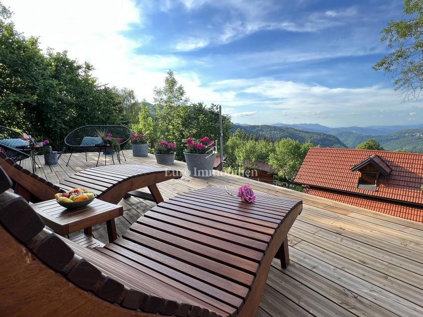 Kupjak - casa di legno con quattro edifici