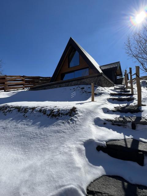 Kupjak - casa di legno con quattro edifici