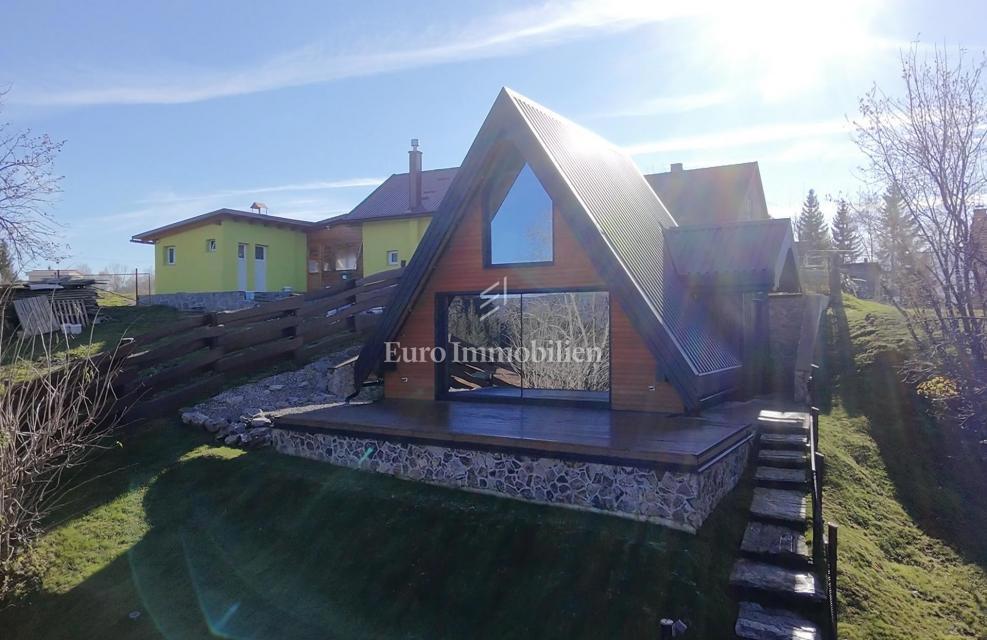 Kupjak - casa di legno con quattro edifici