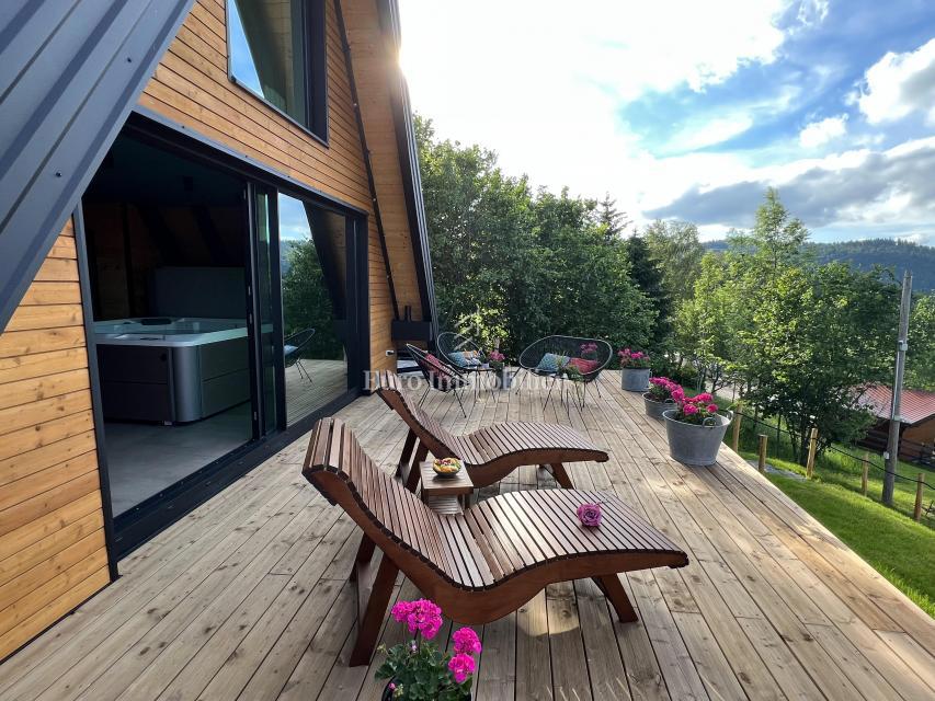 Kupjak - casa di legno con quattro edifici