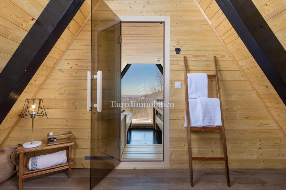 Kupjak - casa di legno con quattro edifici