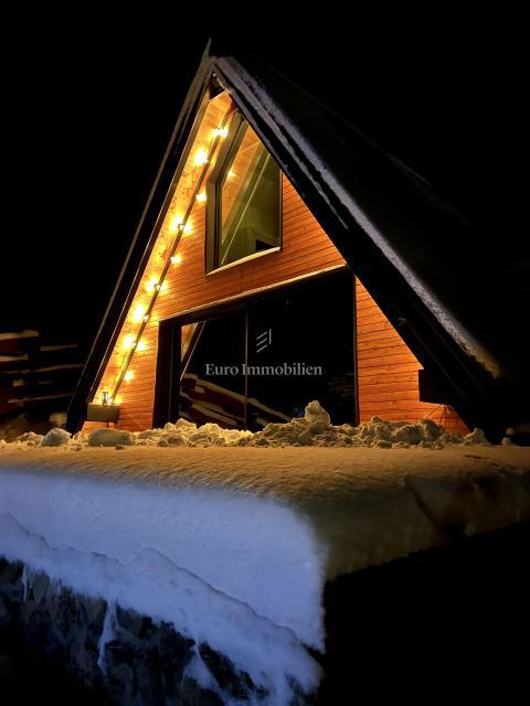 Kupjak - casa di legno con quattro edifici