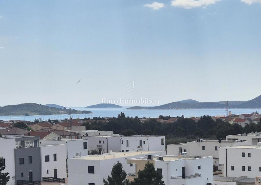 Appartamento con terrazza panoramica, vista mare