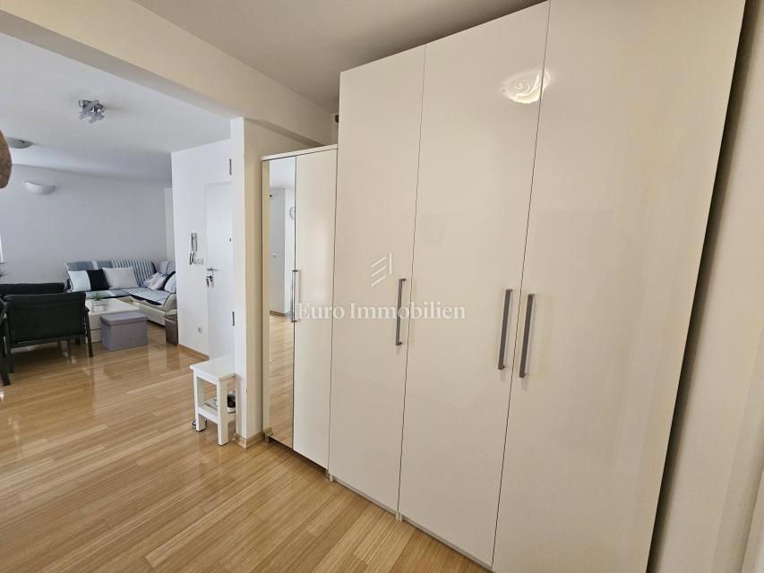 Ottimo appartamento a Malinska con ampia terrazza