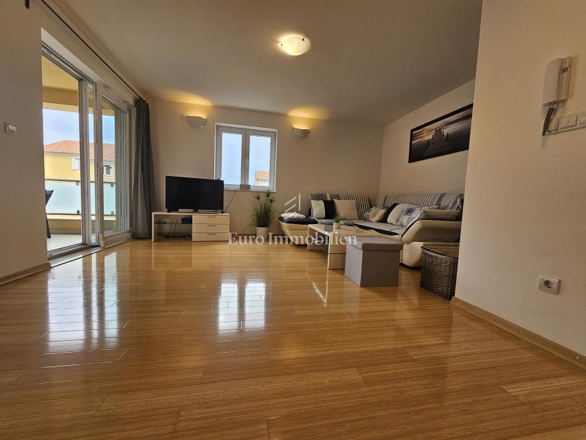 Ottimo appartamento a Malinska con ampia terrazza