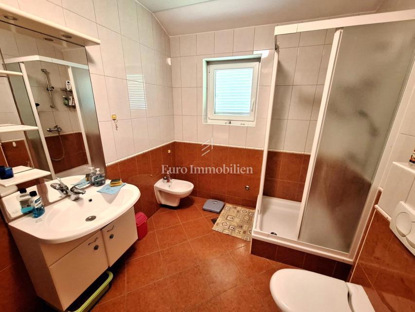 Klimno - spazioso appartamento con vista mare