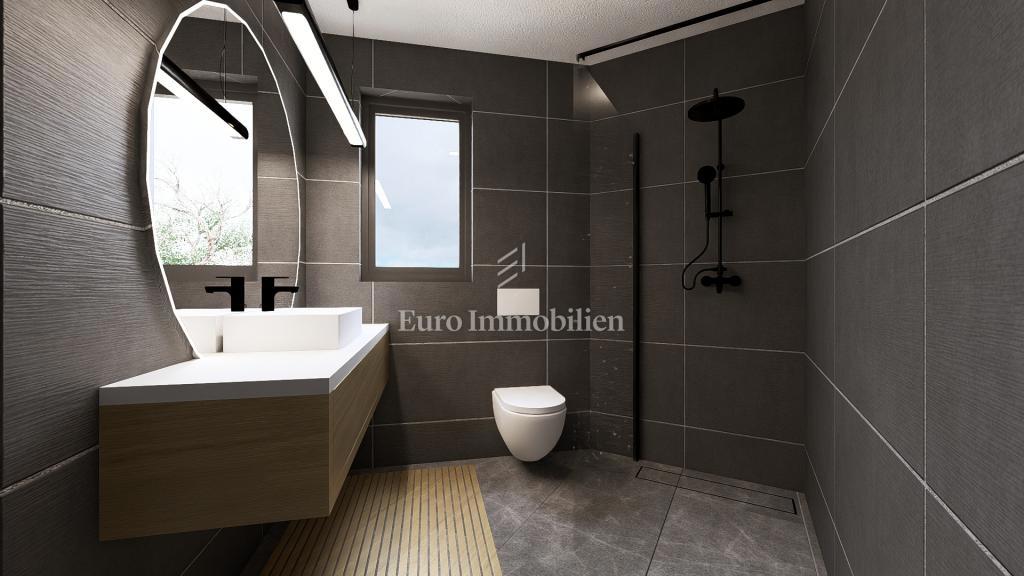 Piano terra con giardino e piscina privata