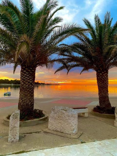 Novalja - appartamento al piano terra con giardino