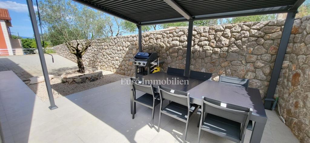 Casa con 4 appartamenti - isola di Krk, Malinska