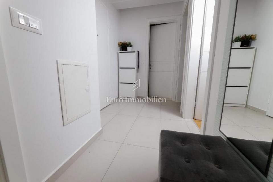 Makarska - appartamento con garage e vista mare