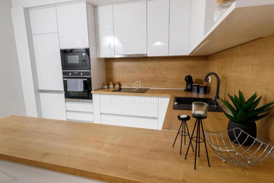 Makarska - appartamento con garage e vista mare