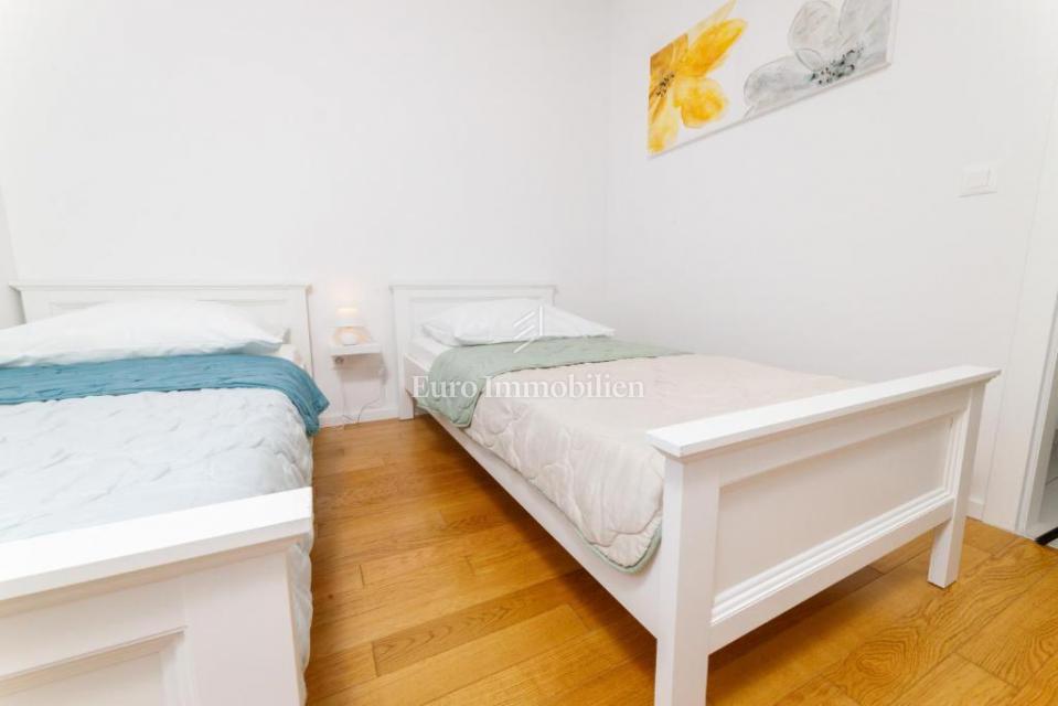 Makarska - appartamento con garage e vista mare