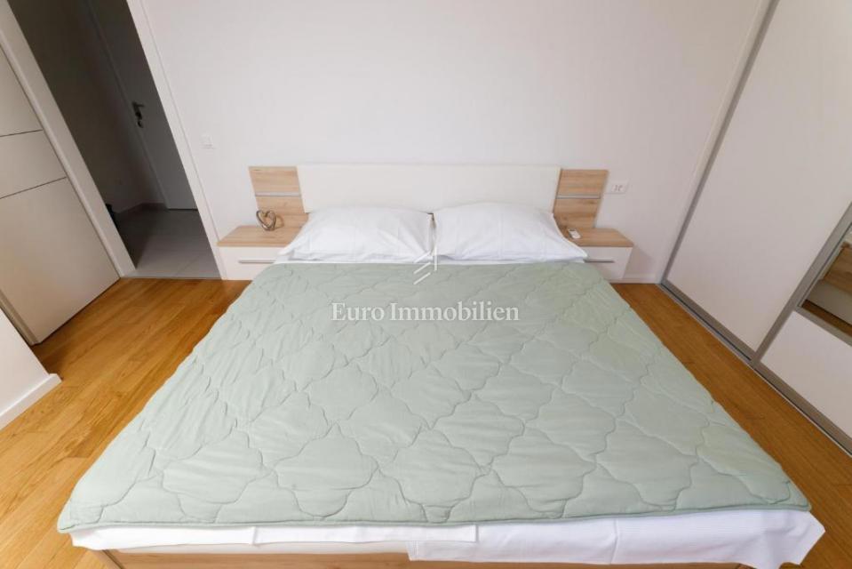 Makarska - appartamento con garage e vista mare