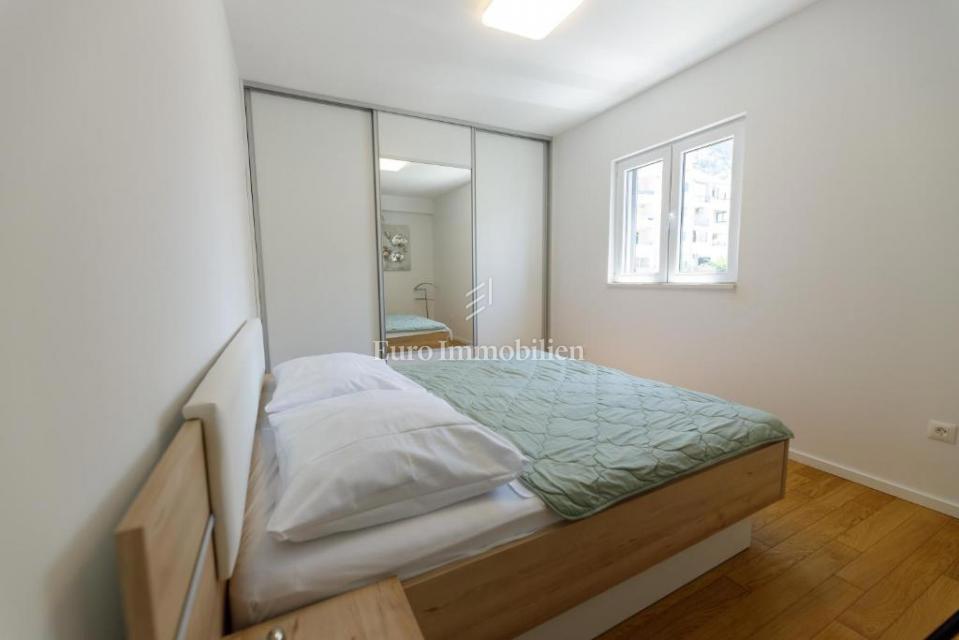 Makarska - appartamento con garage e vista mare
