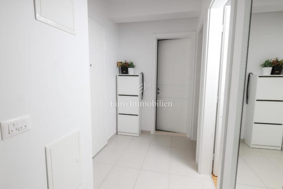 Makarska - appartamento con garage e vista mare