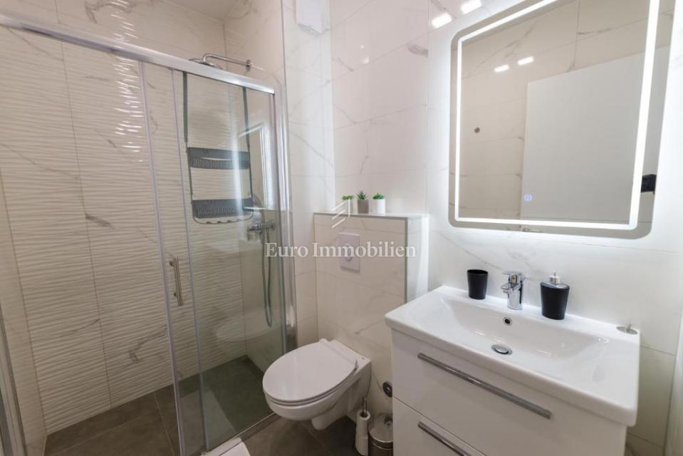 Makarska - appartamento con garage e vista mare