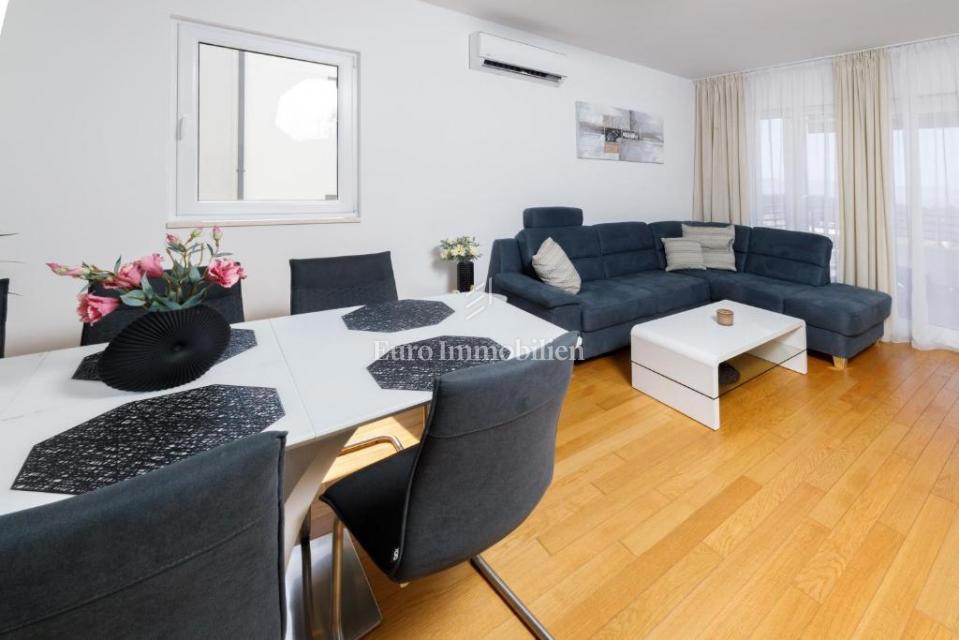 Makarska - appartamento con garage e vista mare
