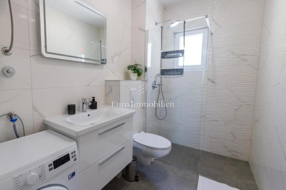 Makarska - appartamento con garage e vista mare