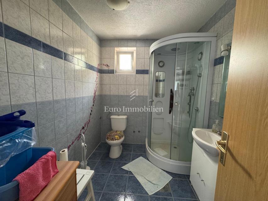 Labin - casa familiare con ampio giardino