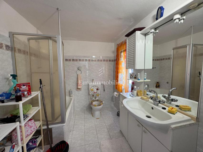 Labin - casa familiare con ampio giardino