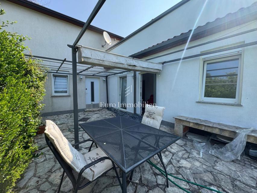 Labin - casa familiare con ampio giardino