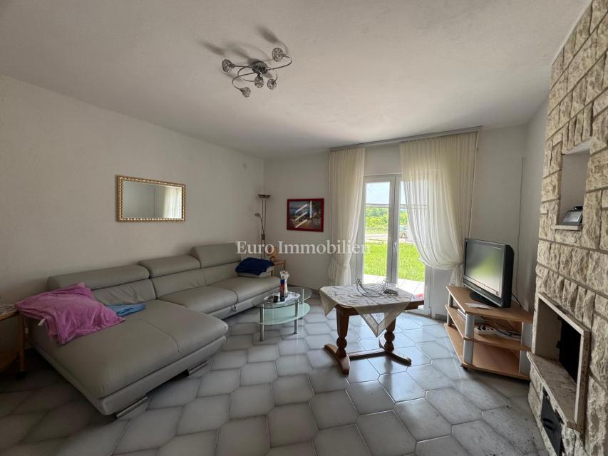 Labin - casa familiare con ampio giardino