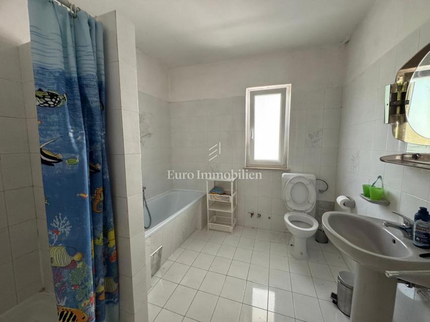 Labin - casa familiare con ampio giardino