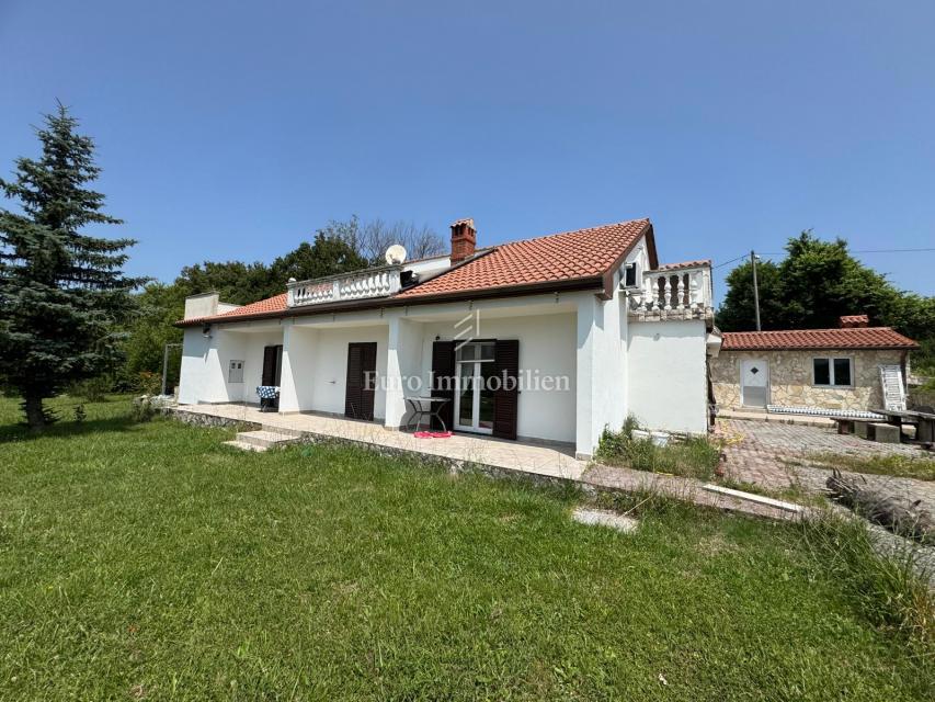 Labin - casa familiare con ampio giardino